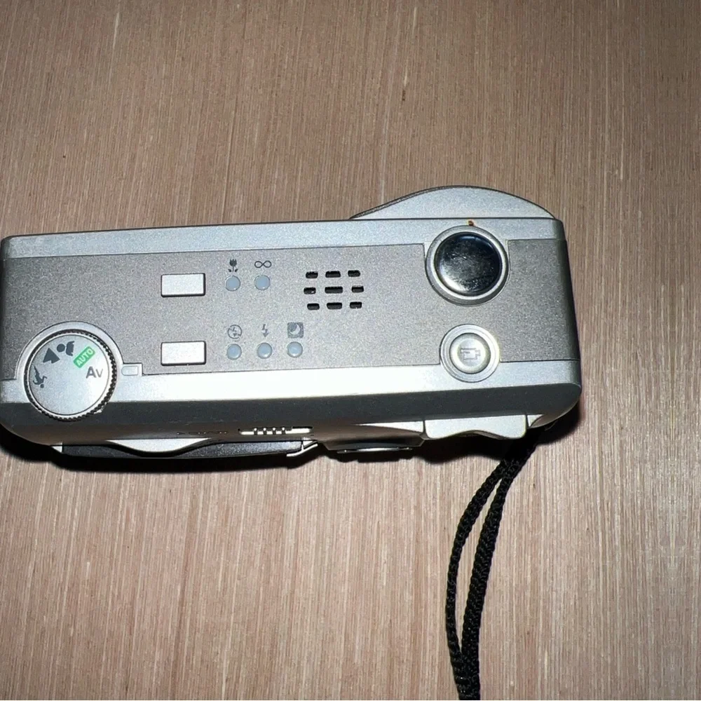 HP Photosmart 8886 Camera Tested w/Docking Station Untested Turns On-Read Below